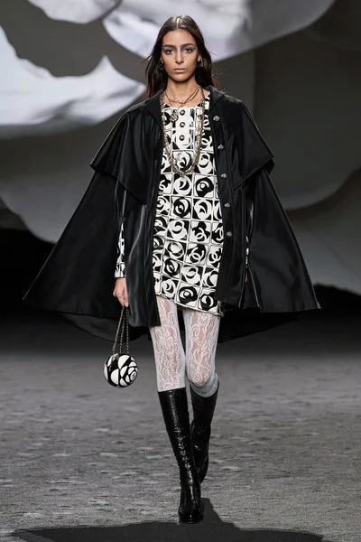 Look 24